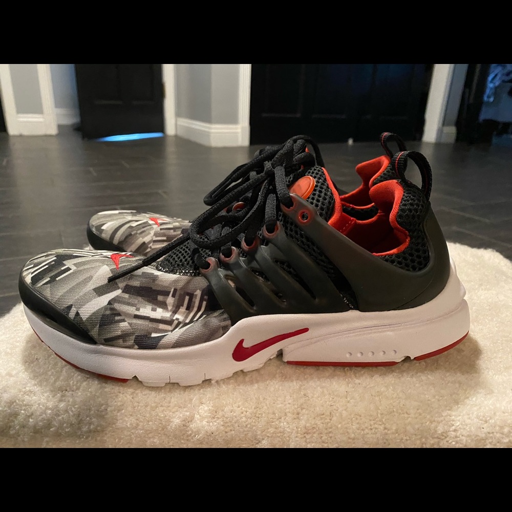 Nike athletic shoes. Size 7 youth or women’s 8-8.5